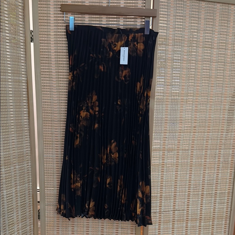 Elegant Black and Brown Pleated Skirt